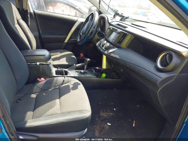 JTMZFREV8HJ106216 Toyota RAV4 LE