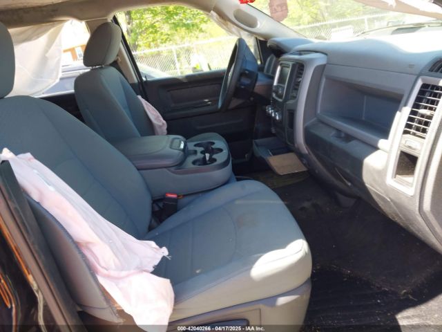 3C6RR7KTXHG788331 RAM 1500 Express  4x4 5'7 Box