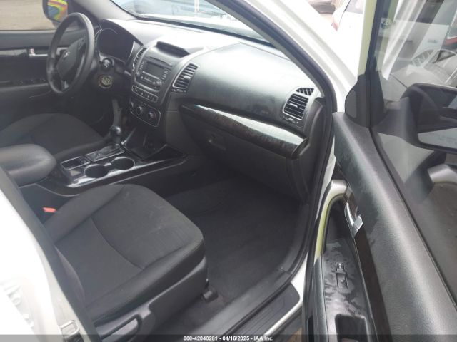 5XYKT3A66EG486609 KIA SORENTO LX