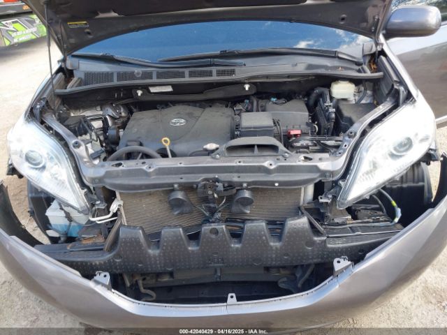5TDYZ3DC0HS816861 Toyota Sienna Xle 8 Passenger