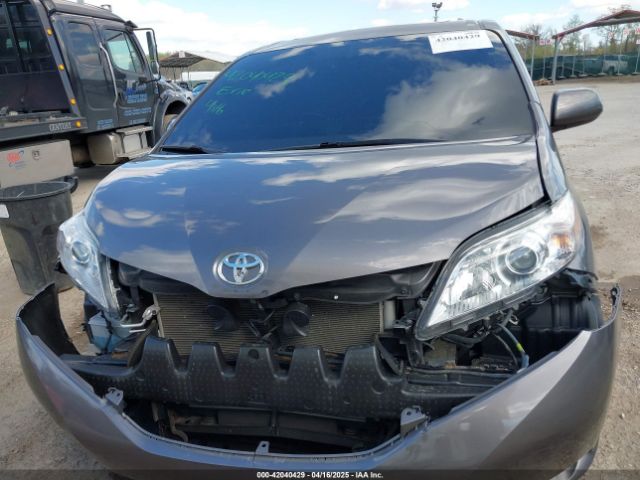 5TDYZ3DC0HS816861 Toyota Sienna Xle 8 Passenger