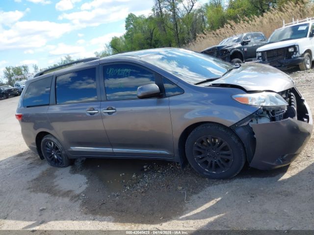5TDYZ3DC0HS816861 Toyota Sienna Xle 8 Passenger