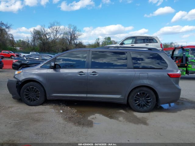 5TDYZ3DC0HS816861 Toyota Sienna Xle 8 Passenger