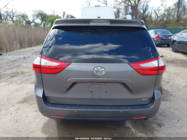 5TDYZ3DC0HS816861 Toyota Sienna Xle 8 Passenger