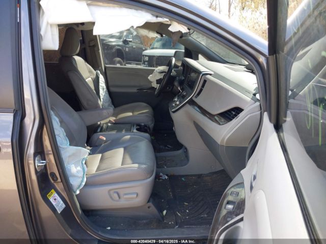 5TDYZ3DC0HS816861 Toyota Sienna Xle 8 Passenger