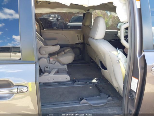 5TDYZ3DC0HS816861 Toyota Sienna Xle 8 Passenger