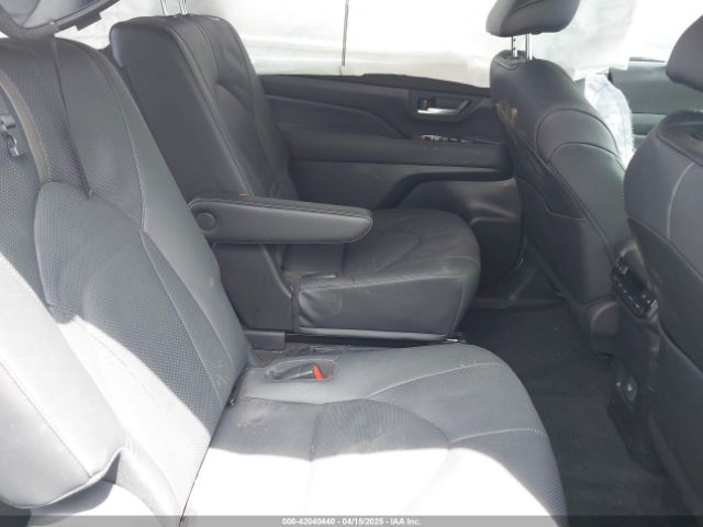 5TDAAAB51RS041196 Toyota Grand Highlander Platinum
