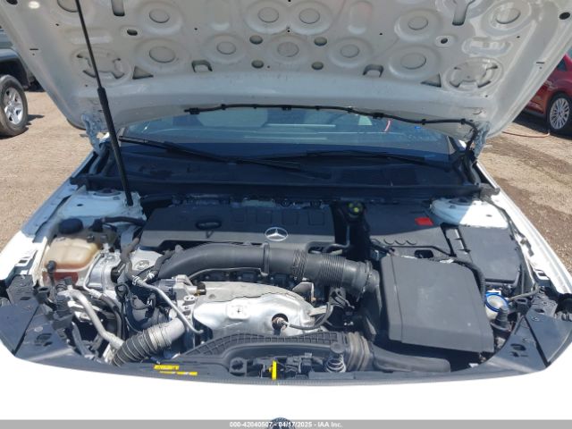 WDD3G4EB1KW019592 Mercedes-Benz A 220