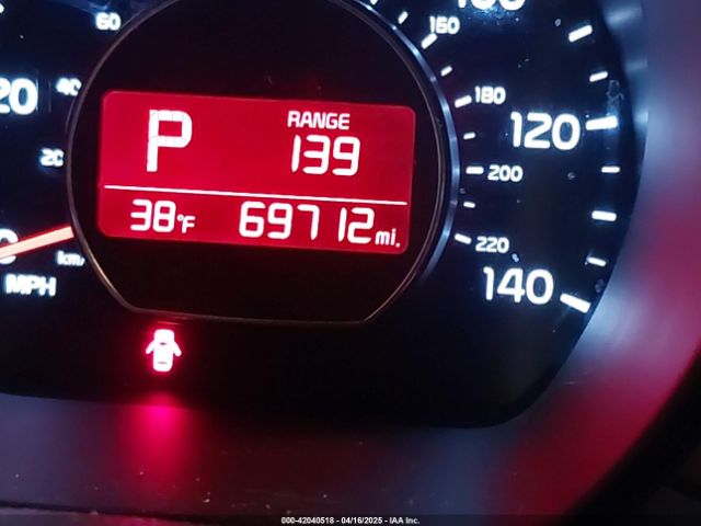 KNDJP3A50J7567698 KIA SOUL +