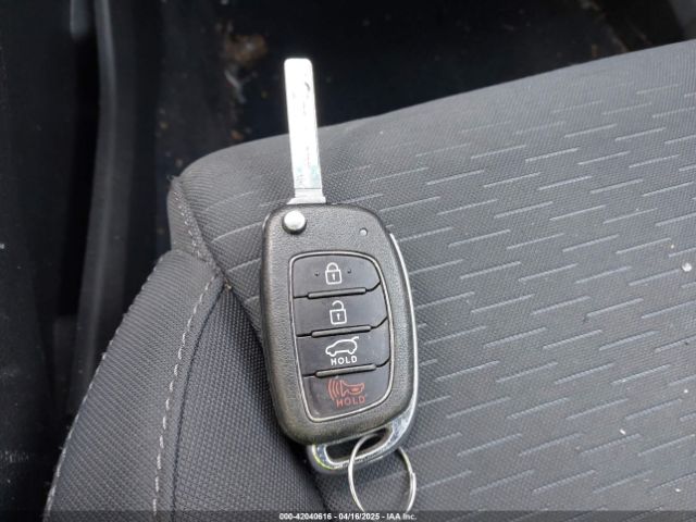 KM8J2CA48KU966895 Hyundai TUCSON SE