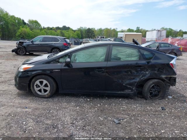 JTDKN3DU2F0445972 Toyota Prius Two
