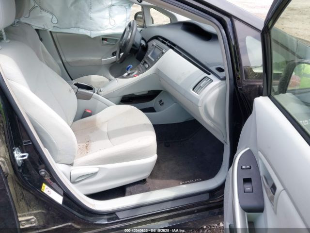 JTDKN3DU2F0445972 Toyota Prius Two