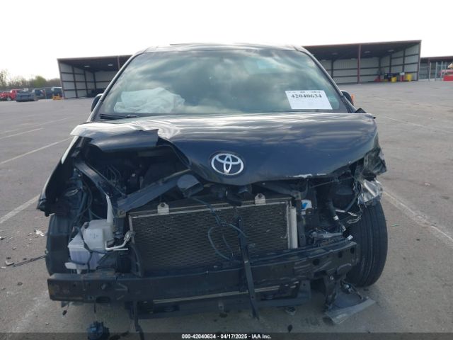 5TDXZ3DC5HS784243 Toyota Sienna Se 8 Passenger