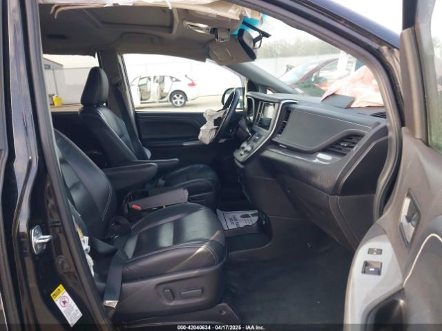 5TDXZ3DC5HS784243 Toyota Sienna Se 8 Passenger