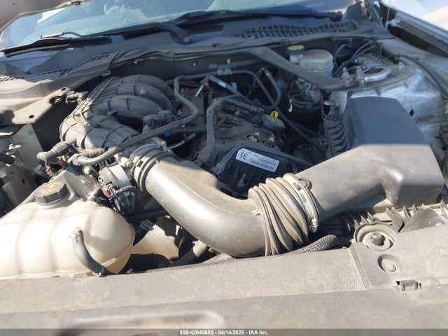 1FATP8EM4F5330535 Ford Mustang V6