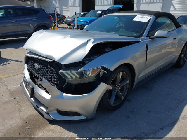 1FATP8EM4F5330535 Ford Mustang V6
