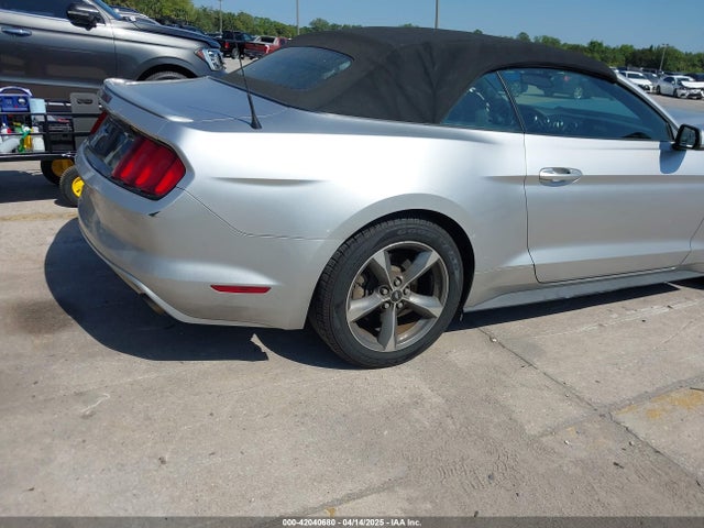 1FATP8EM4F5330535 Ford Mustang V6