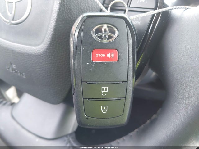 JTDADABU9P3002045 Toyota Prius Xle Awd-e
