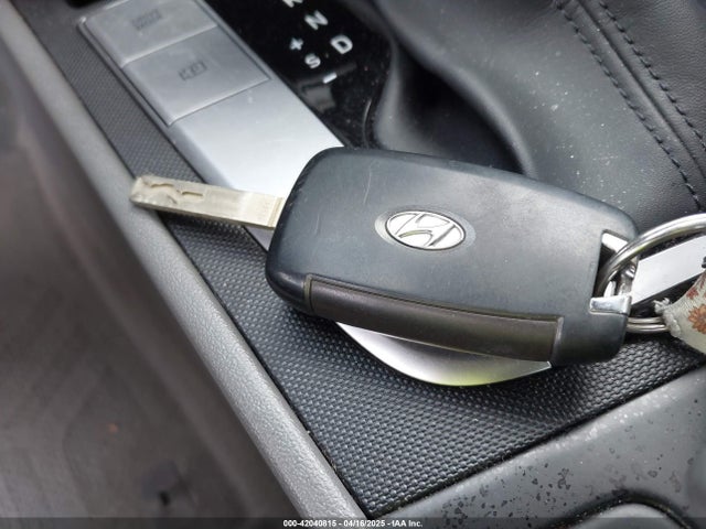 5NPLL4AGXNH072597 Hyundai ELANTRA SE