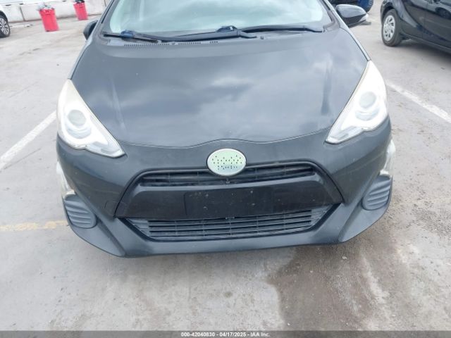 JTDKDTB3XG1123010 Toyota Prius C Two