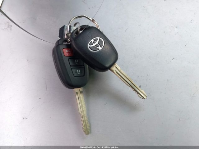 JTDKDTB3XG1120950 Toyota Prius C Two