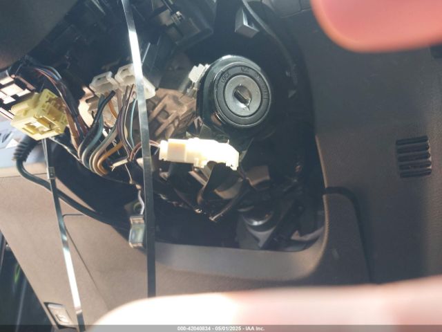 JTDKDTB3XG1120950 Toyota Prius C Two