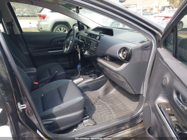 JTDKDTB3XG1120950 Toyota Prius C Two