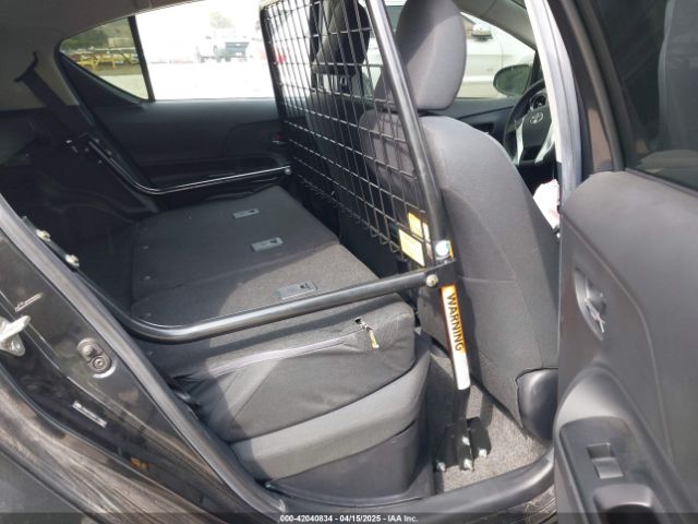 JTDKDTB3XG1120950 Toyota Prius C Two