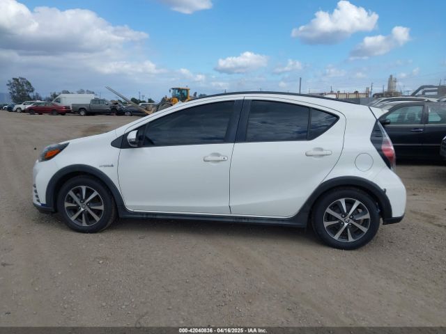 JTDKDTB30J1599516 Toyota Prius C Two