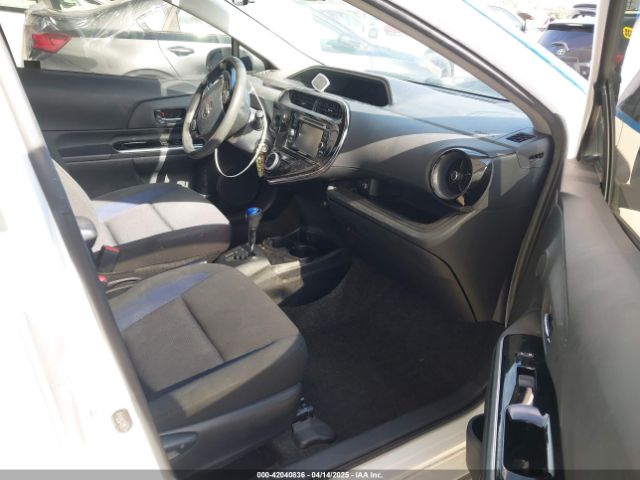 JTDKDTB30J1599516 Toyota Prius C Two