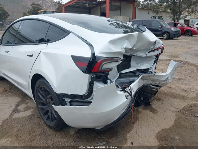 5YJ3E1EB6RF842807 Tesla MODEL 3