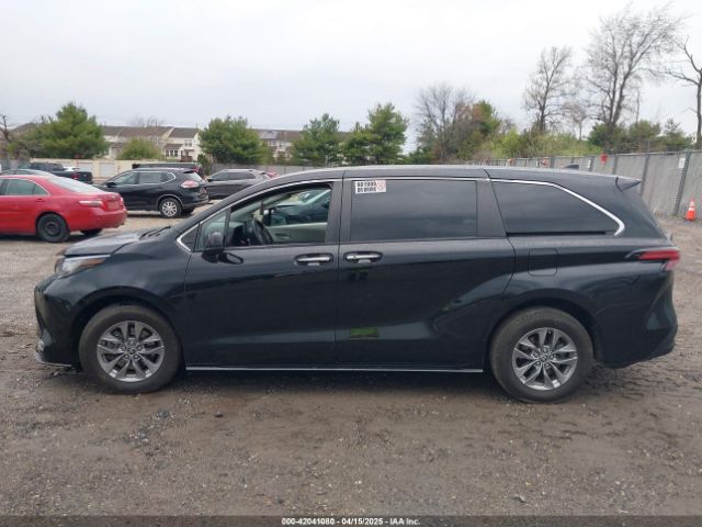 5TDYRKEC3NS111265 Toyota SIENNA XLE