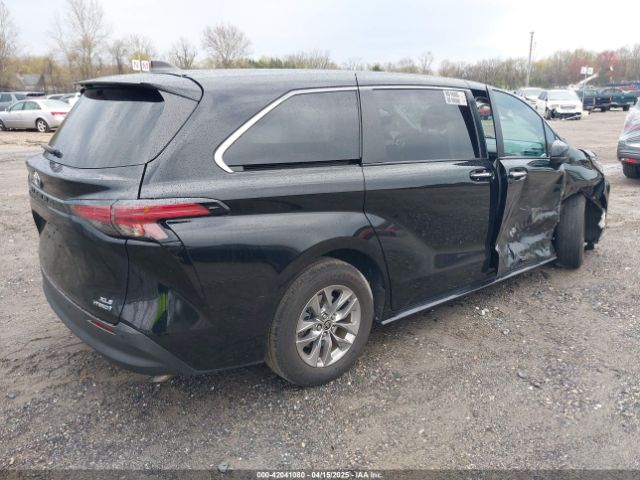 5TDYRKEC3NS111265 Toyota SIENNA XLE
