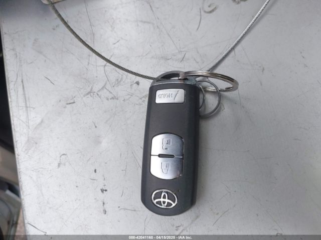 3MYDLBJV3LY709015 Toyota YARIS LE