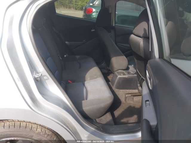3MYDLBJV3LY709015 Toyota YARIS LE