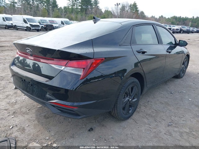 KMHLS4AG8NU340311 Hyundai ELANTRA SEL