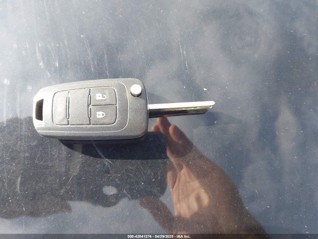 3GNCJKSB8JL386828 Chevrolet TRAX LS