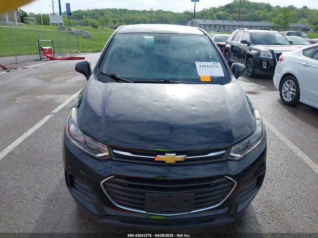 3GNCJKSB8JL386828 Chevrolet TRAX LS