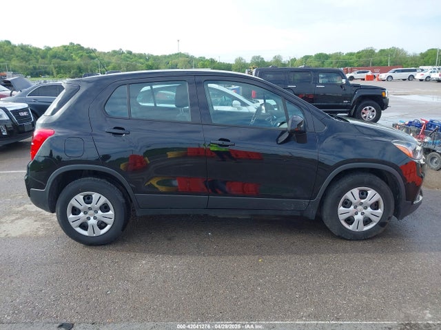 3GNCJKSB8JL386828 Chevrolet TRAX LS