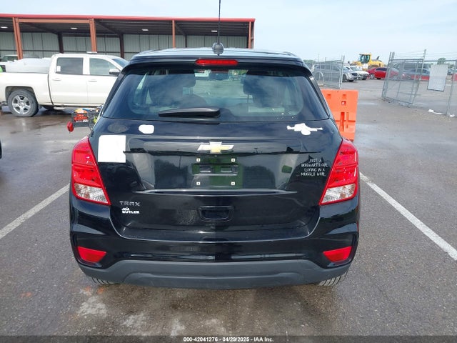3GNCJKSB8JL386828 Chevrolet TRAX LS