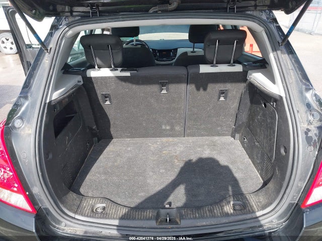 3GNCJKSB8JL386828 Chevrolet TRAX LS