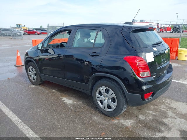 3GNCJKSB8JL386828 Chevrolet TRAX LS