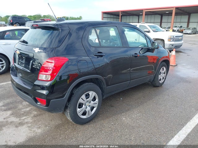 3GNCJKSB8JL386828 Chevrolet TRAX LS