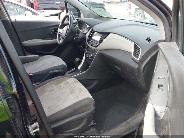 3GNCJKSB8JL386828 Chevrolet TRAX LS