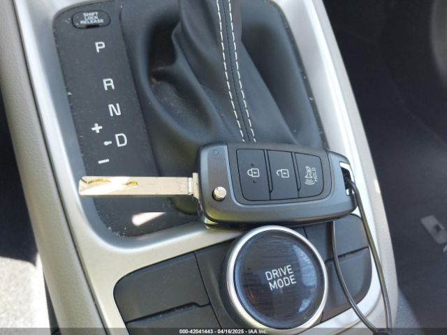 KMHRC8A33NU171505 Hyundai Venue Sel