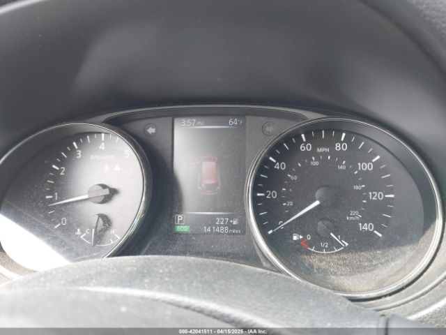 JN8AT2MT3HW394022 Nissan ROGUE SV