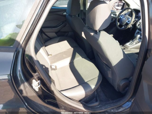 1FADP3K25EL161324 Ford FOCUS SE