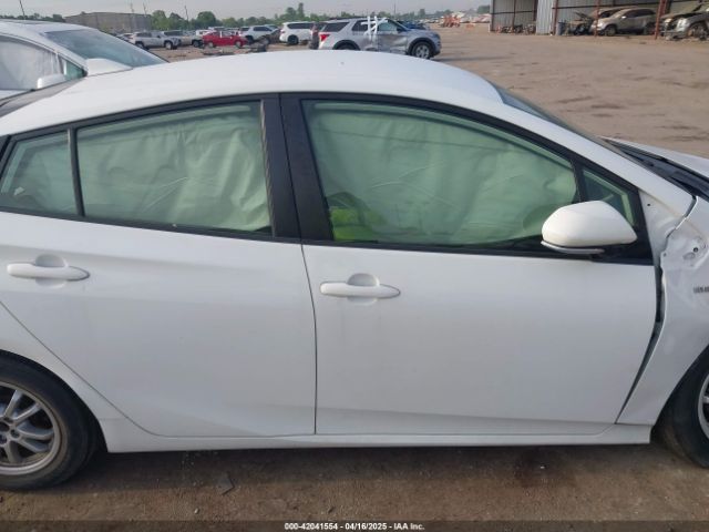 JTDKARFU8K3069783 Toyota Prius Le