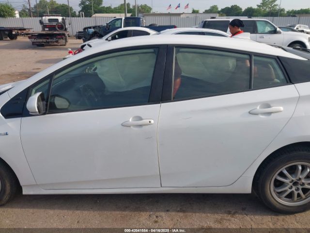 JTDKARFU8K3069783 Toyota Prius Le