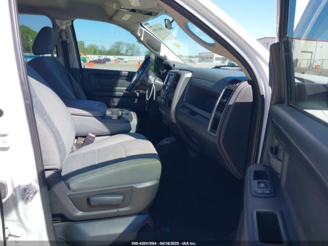2017 RAM 1500 3C6RR6KTXHG573008 Photo 4